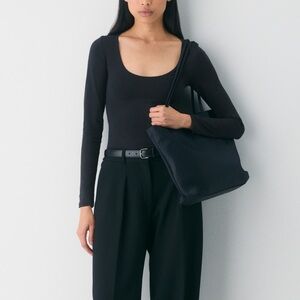 BRAND NEW TAGS ON Aritzia Contour Scoopneck Shirt